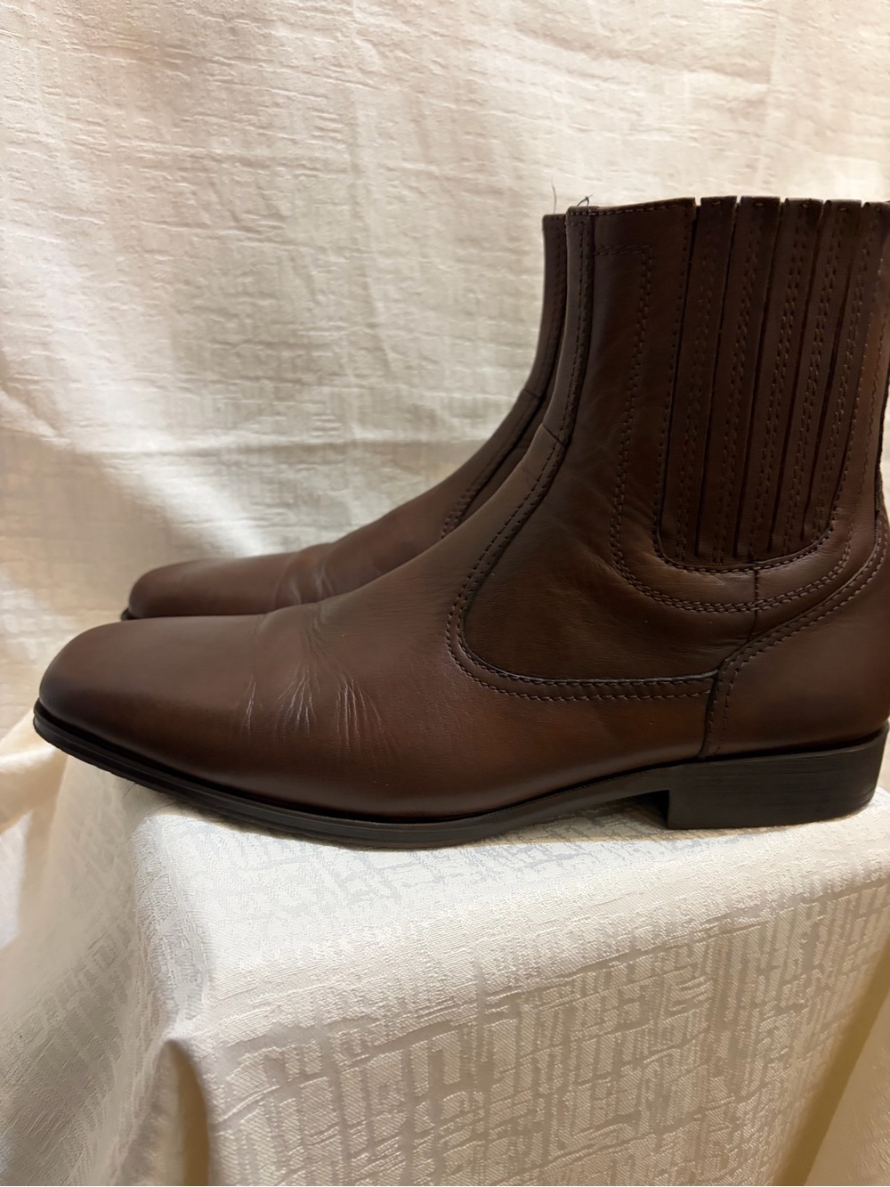 Donald J. Pliner Men’s Brown Leather Chukka Boots